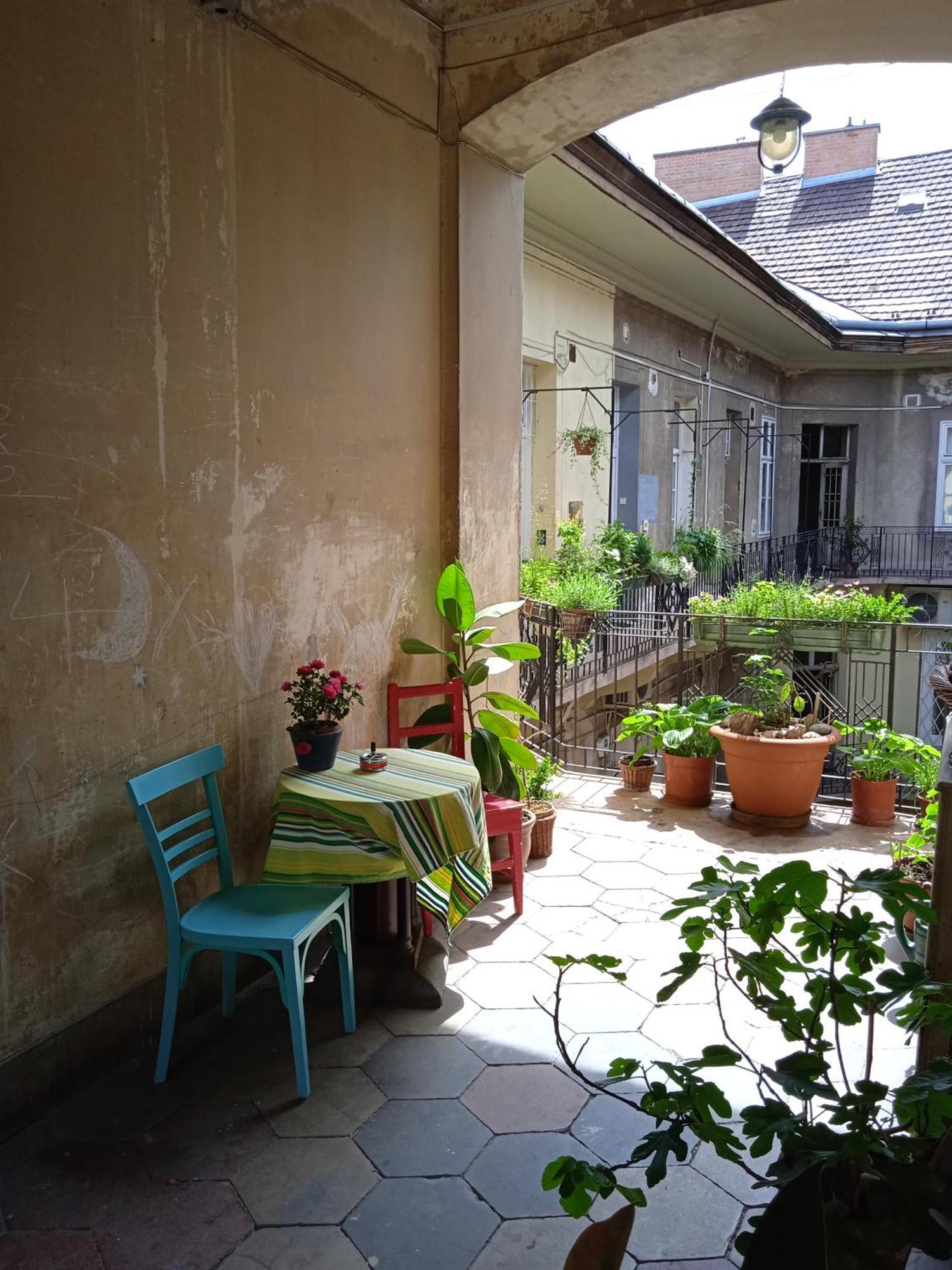 Classical Budapest Apartment In The Old Pest Exterior photo